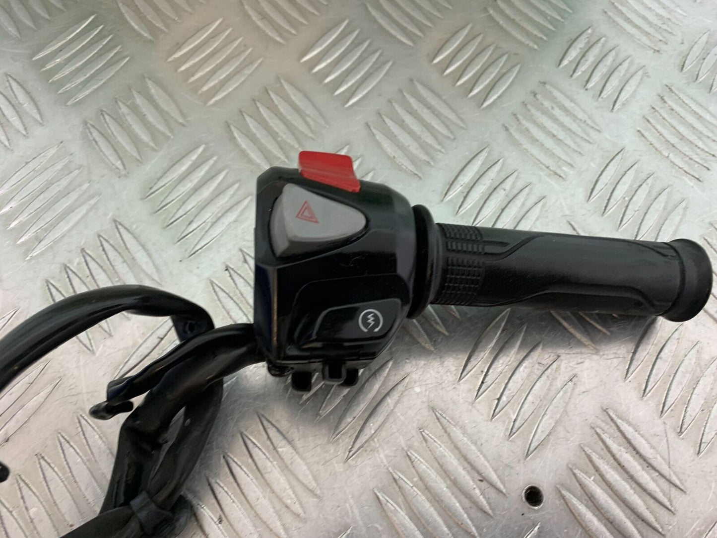 HONDA CBR500R CBR 500 R RIGHT SWITCH GEAR YEAR 2012-16 (CMB1048)