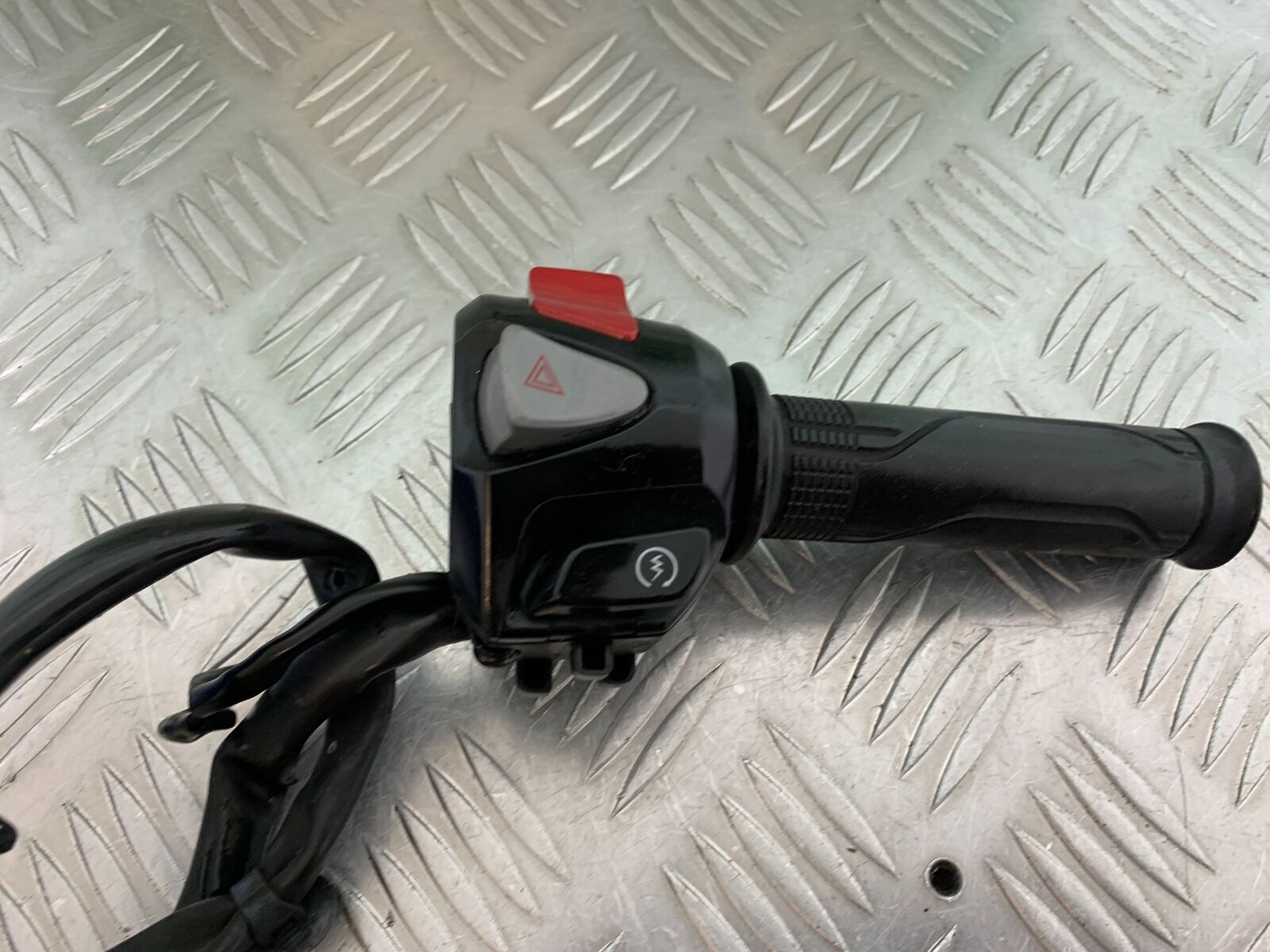 HONDA CBR500R CBR 500 R RIGHT SWITCH GEAR YEAR 2012-16 (CMB1048)