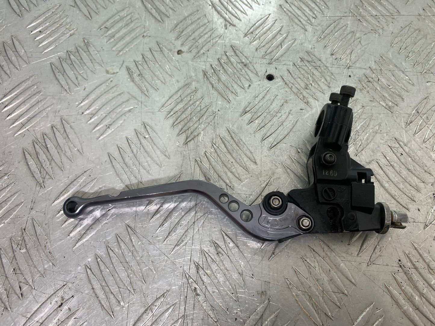 TRIUMPH 1050 SPRINT GT CLUTCH LEVER AND BRACKET  YEAR 2010-2016 (CMB1250)