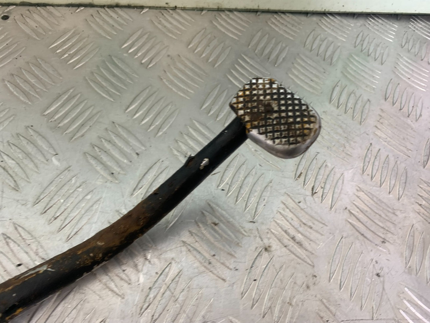 HONDA GL500 GL 500 SILVERWING REAR BRAKE PEDAL & SHAFT  YEAR 1981-82 (CMB1168)