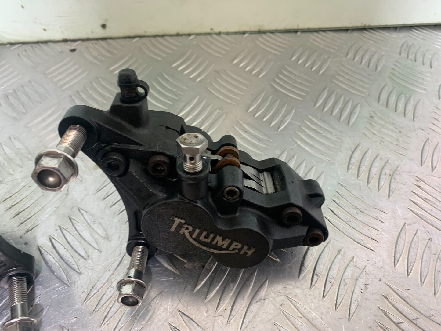 TRIUMPH 1050 SPRINT ST FRONT BRAKE CALIPERS  YEAR 2004-2007 (CMB1089)