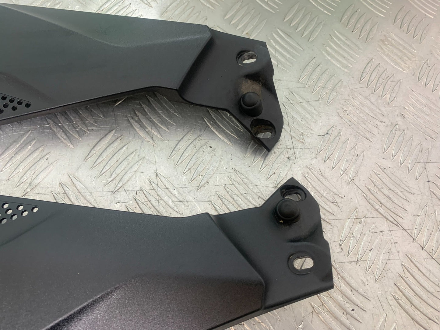 BMW R1200 R 1200 GS LEFT & RIGHT TANK PANELS    YEAR 2013-2016 (CMB1257)