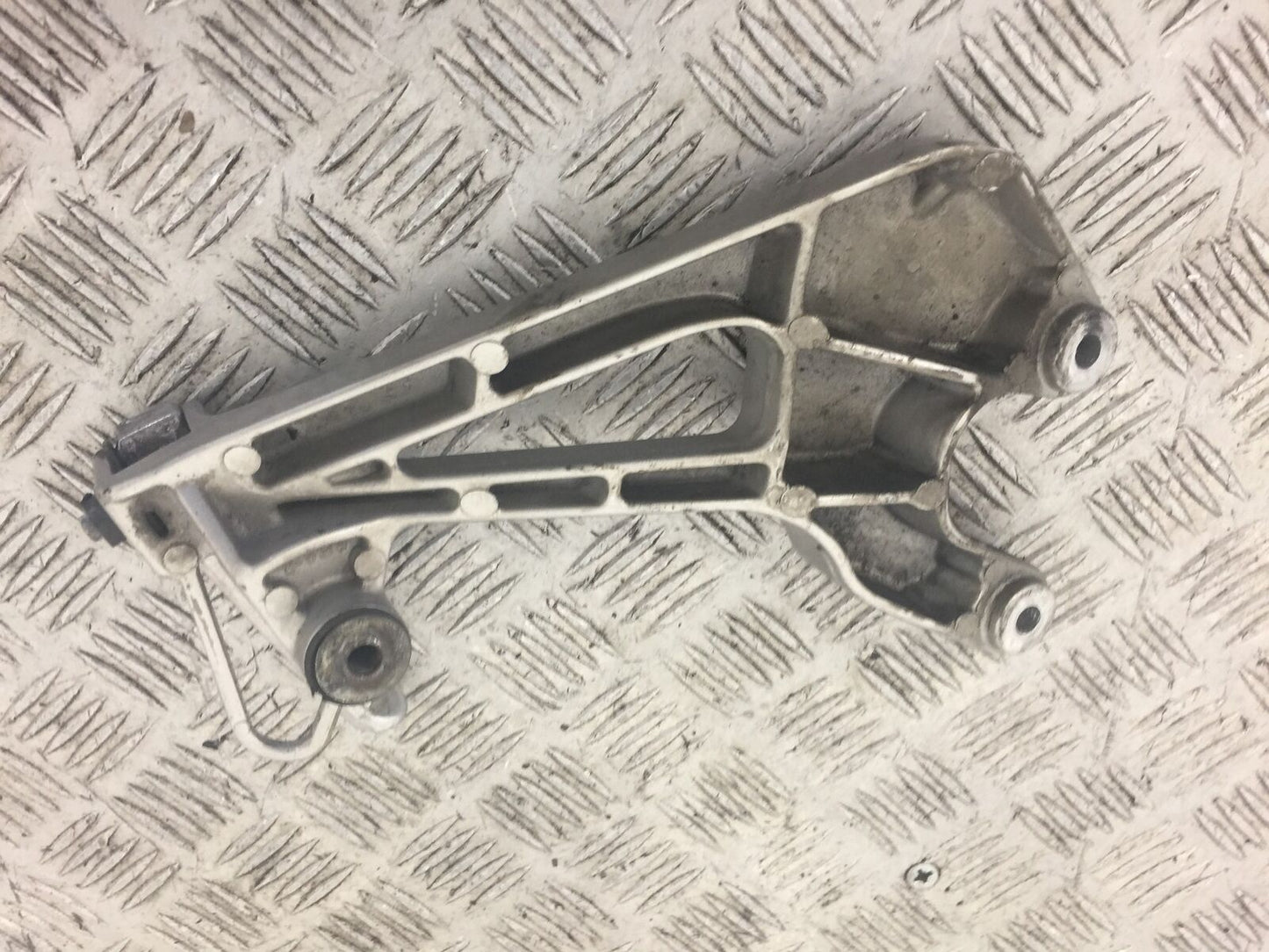 HONDA VFR800 VFR 800 RIGHT REAR HANGER  YEAR 1998-2001(PRE V-TEC) STOCK NO 288