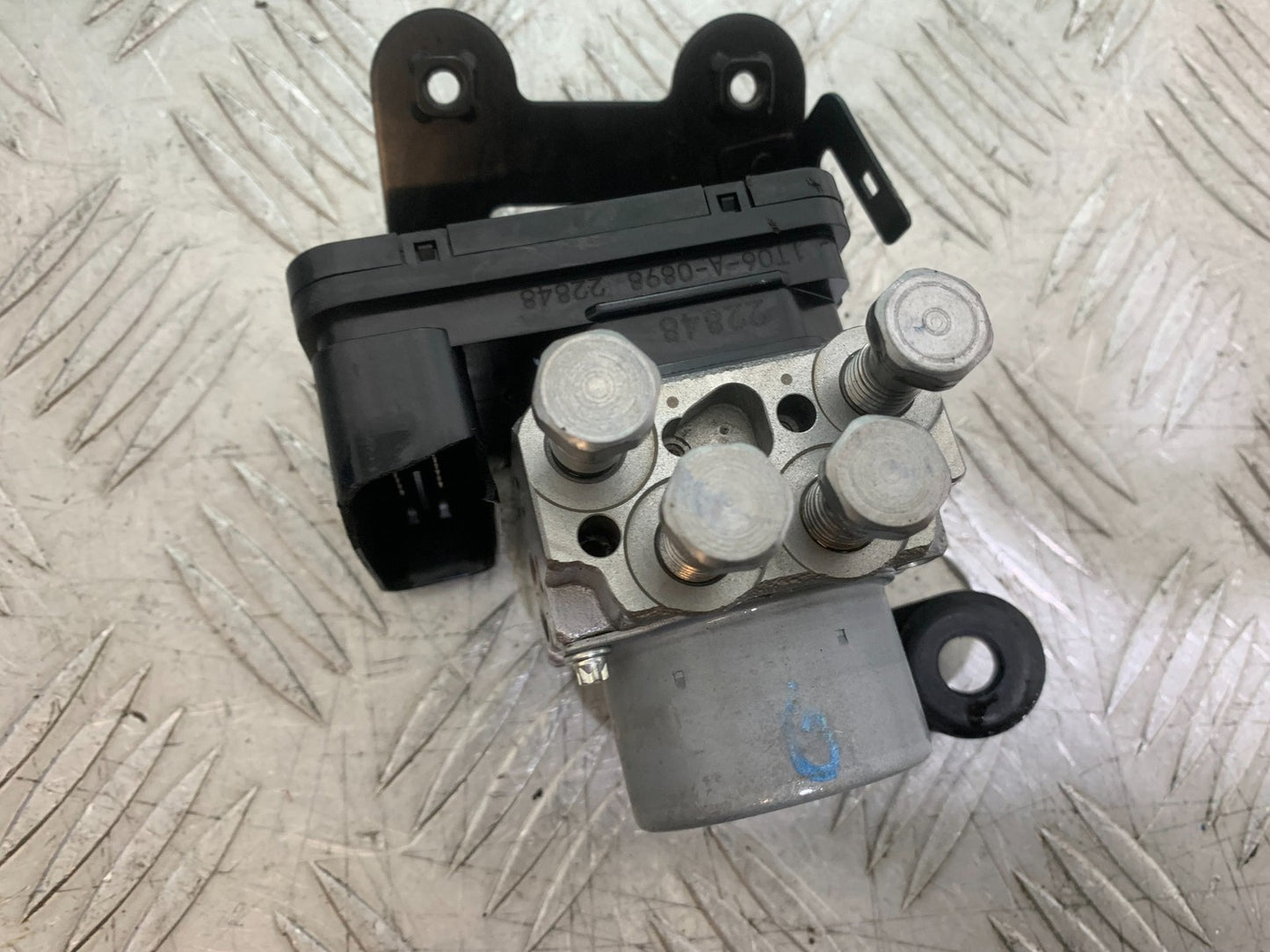 TRIUMPH TRIDENT 660 ABS PUMP  YEAR 2021-2024 (CMB1295)