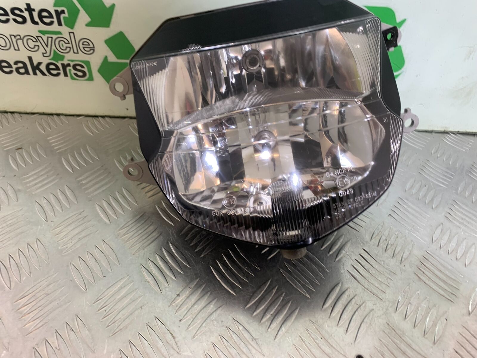 HONDA CBR1100 BLACKBIRD HEADLIGHT  YEAR 1996-1998 (CMB1017)