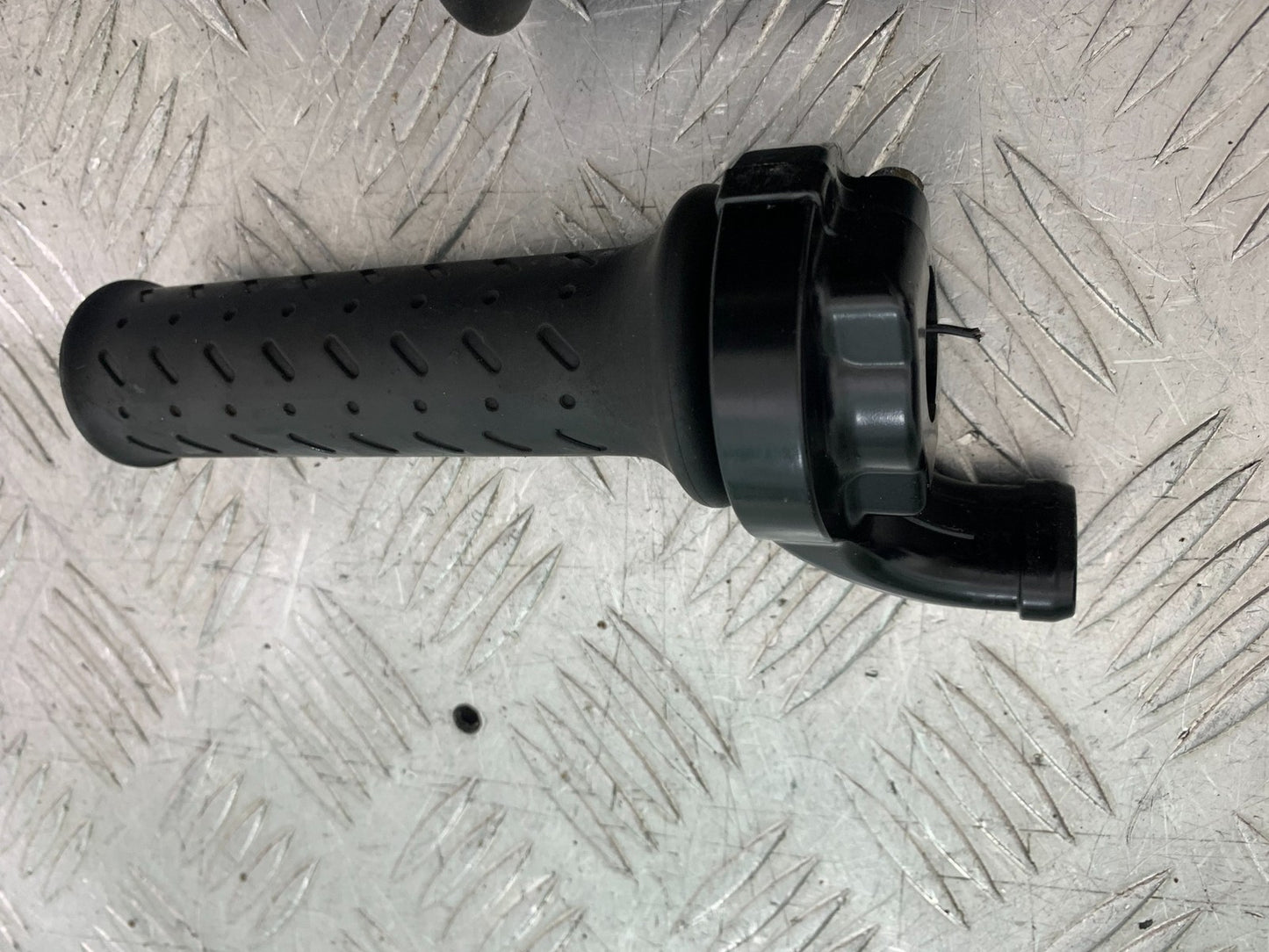 TRIUMPH 675 STREET TRIPLE RX THROTTLE AND GRIP   2015- 2017 (CMB1299)