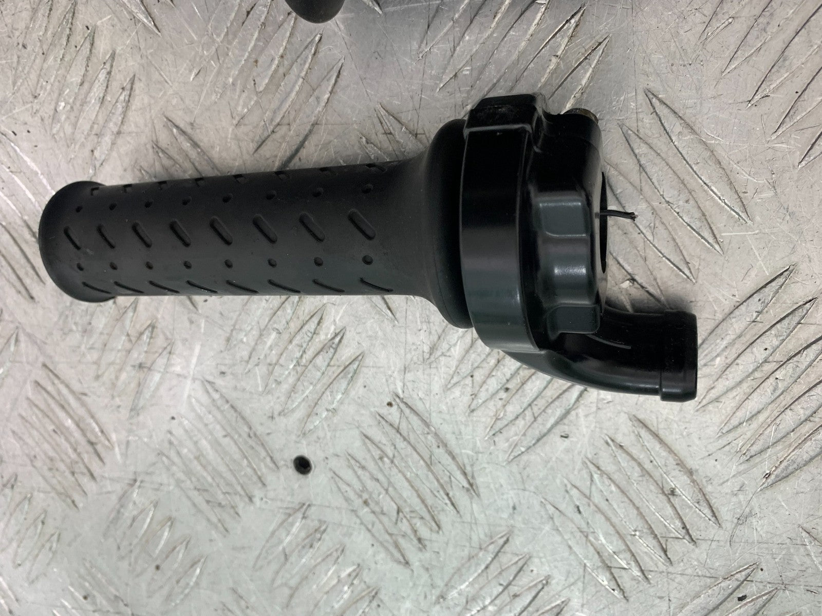 TRIUMPH 675 STREET TRIPLE RX THROTTLE AND GRIP   2015- 2017 (CMB1299)