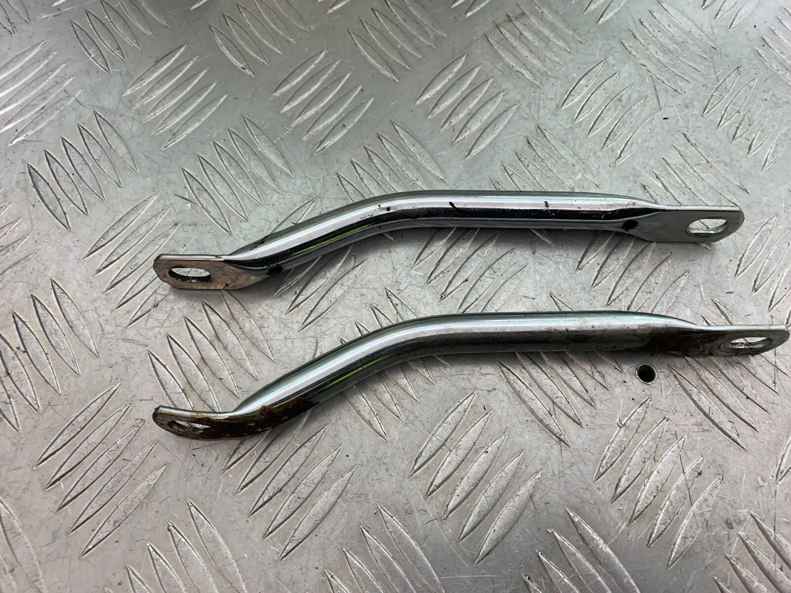 MUTT GT-SS 125 GRAB RAILS  YEAR 2020- 2024 (CMB1085)