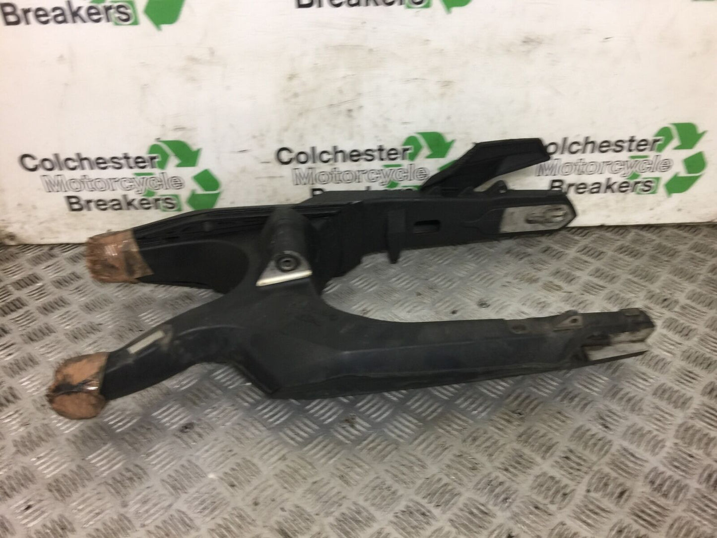 TRIUMPH TIGER 800 XCX SWINGARM    2018-2021 (STOCK 548)