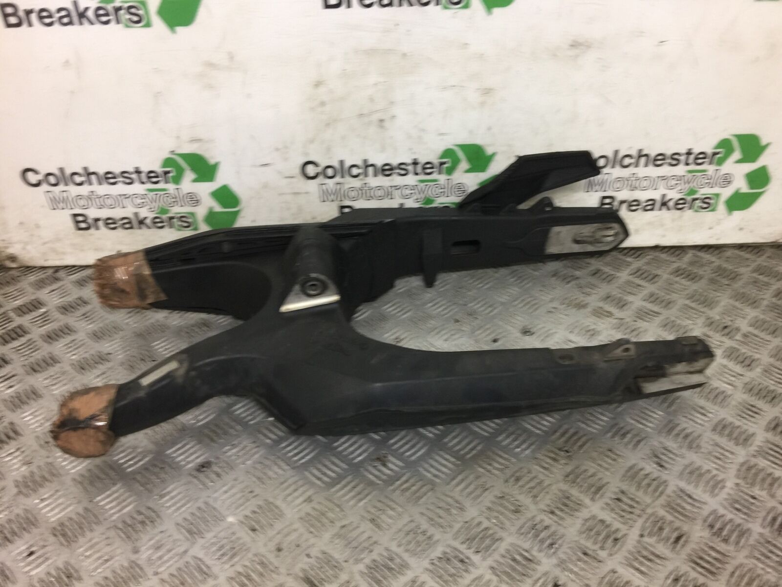TRIUMPH TIGER 800 XCX SWINGARM    2018-2021 (STOCK 548)
