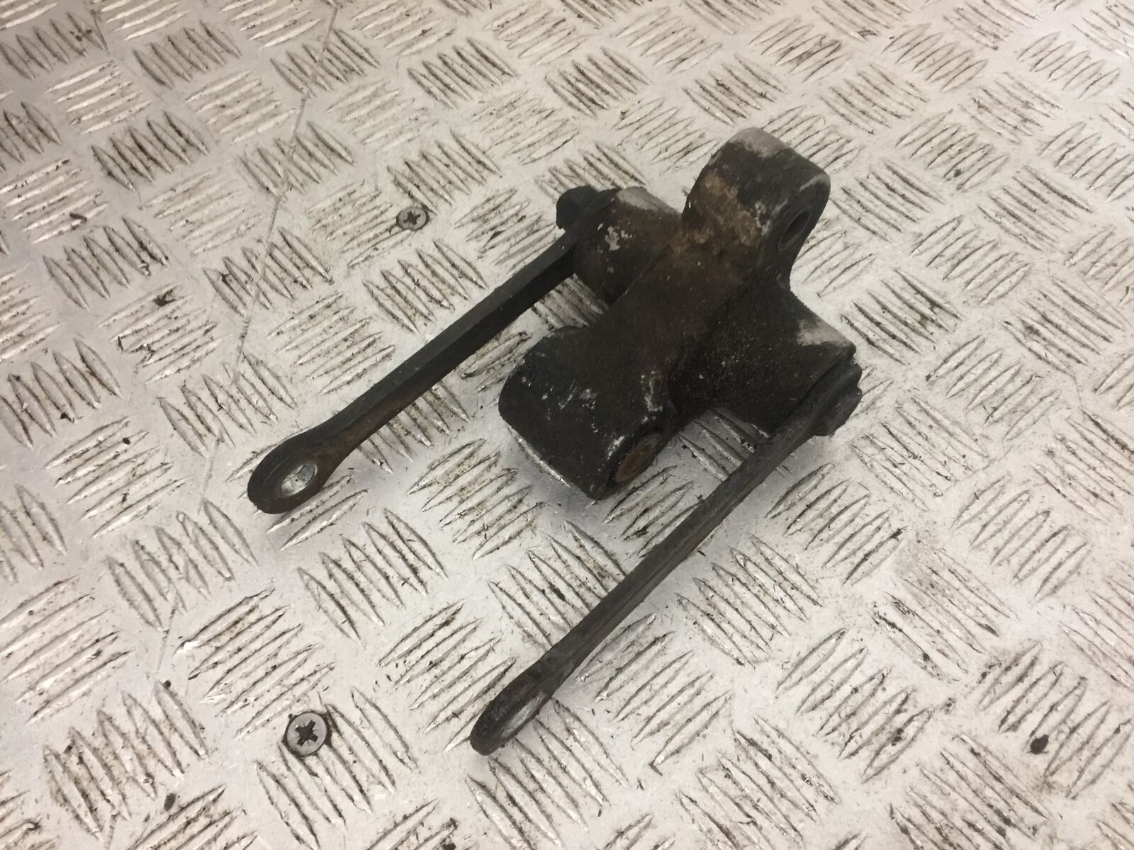YAMAHA FZS600 FAZER 600 REAR SHOCK LINKAGE  YEAR 2002-03  (STOCK 790)