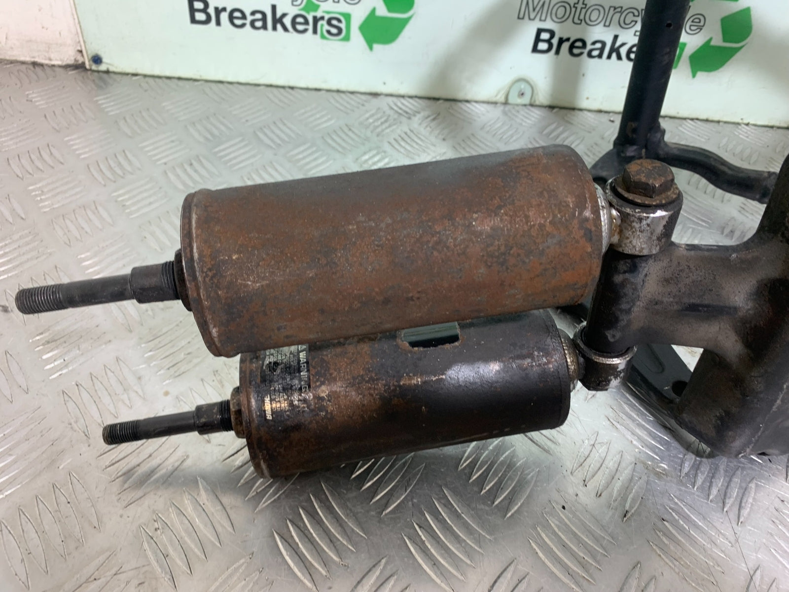 HARLEY DAVIDSON FXS BLACKLINE 1585 SWINGARM AND SHOCKS   YEAR 2012 (CMB1147)