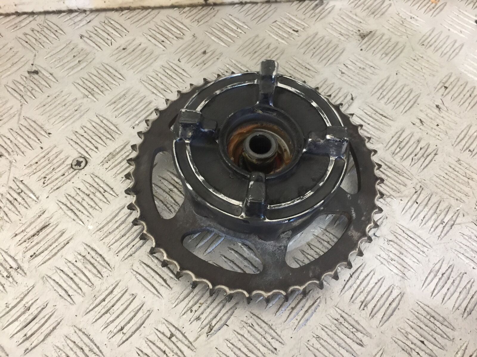 YAMAHA YZF-R125 YZF 125 REAR SPROCKET CARRIER YEAR 2011 (STOCK 744)