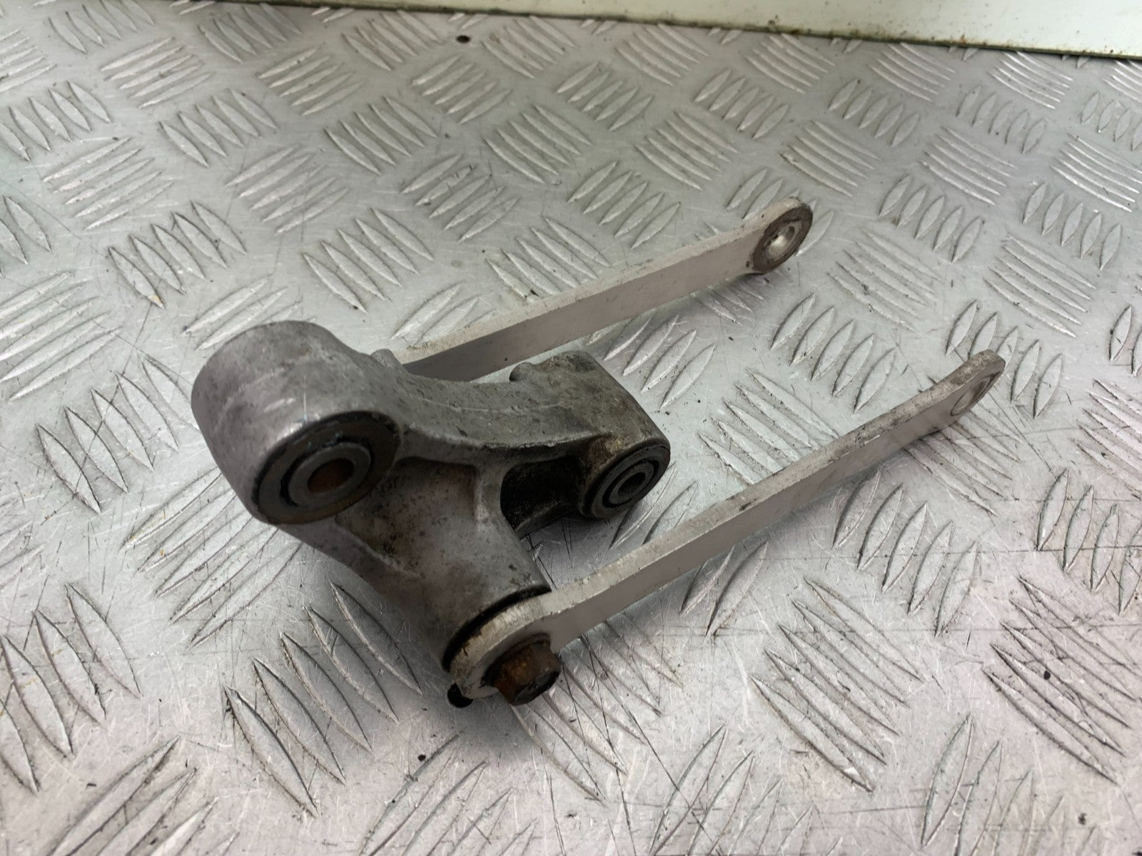 KAWASAKI ZX9R ZX9 R REAR SHOCK LINKAGE  YEAR 1998-1999 (CMB1329)