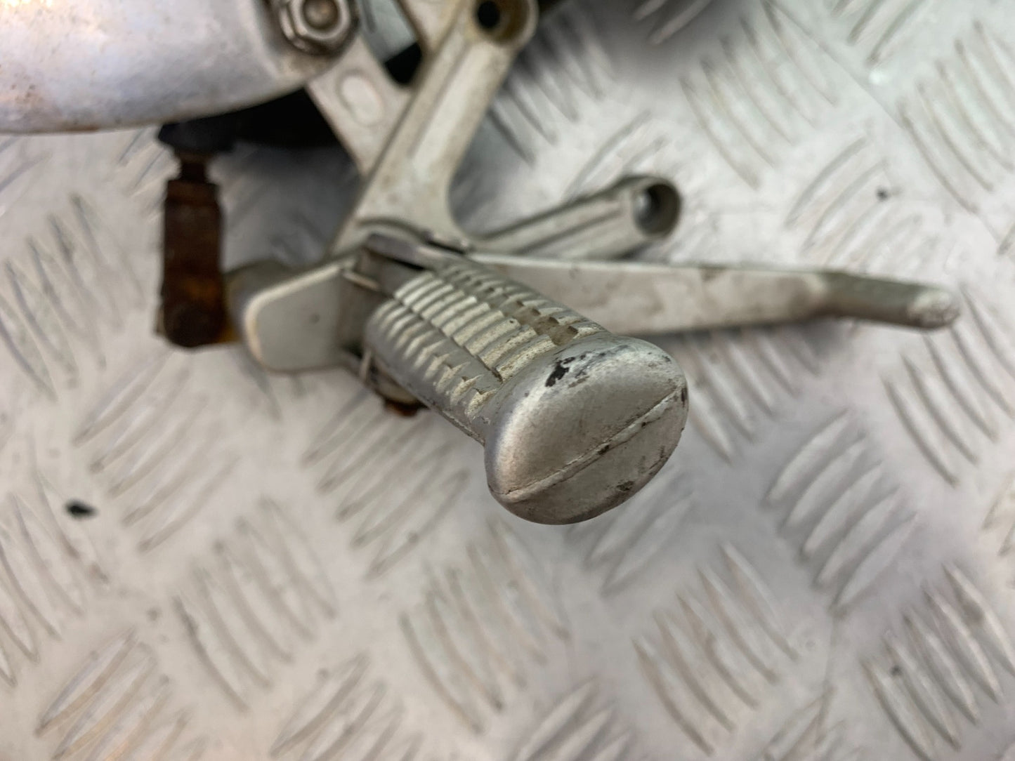 TRIUMPH T509 SPEED TRIPLE FRONT RIGHT HANGER  YEAR 1997-1998 (CMB1144)