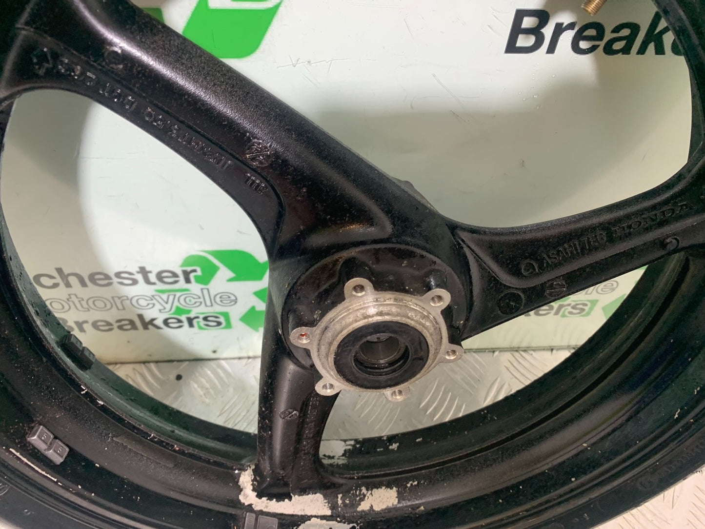 HONDA CBR1100 BLACKBIRD FRONT WHEEL  YEAR 1999-2005 (CMB1232)
