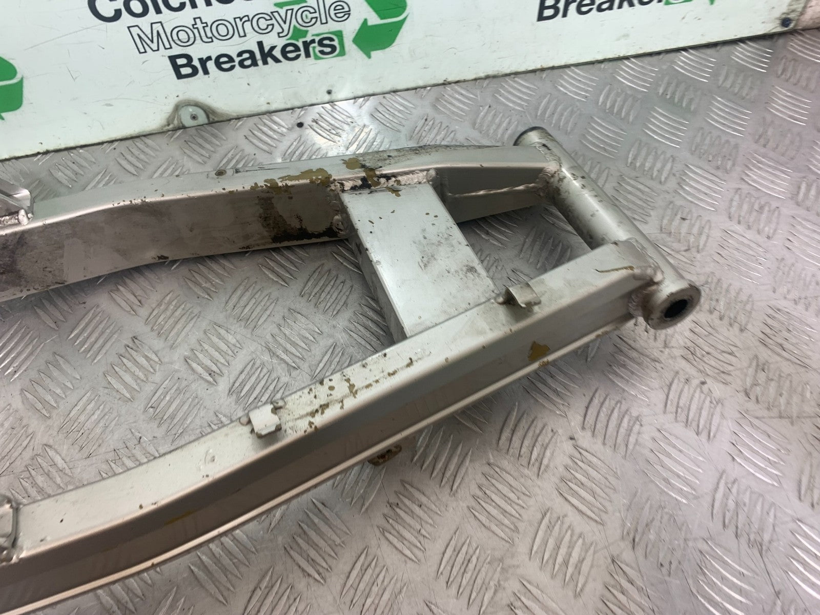 SUZUKI GSX750 INAZUMA SWINGARM  YEAR 1998-2003 (CMB1308)