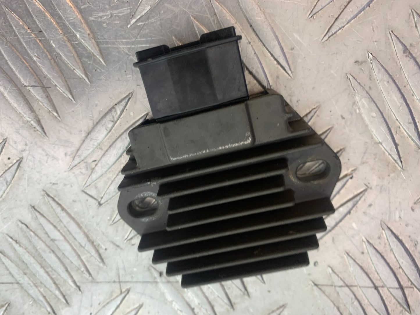HONDA XL125 VARADERO REGULATOR   YEAR 2001-2006  (CMB1210)