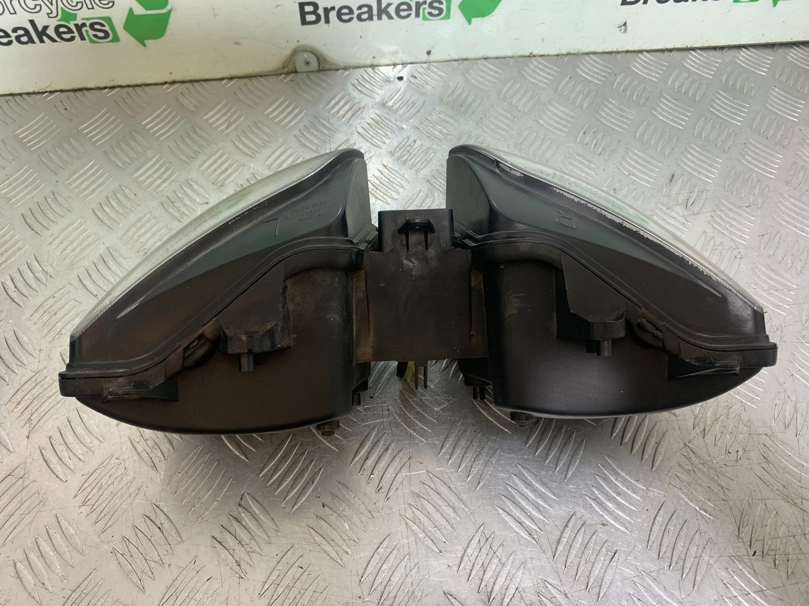 YAMAHA YZF R1 4XV HEADLIGHT  YEAR 1998-99 (CMB1291)