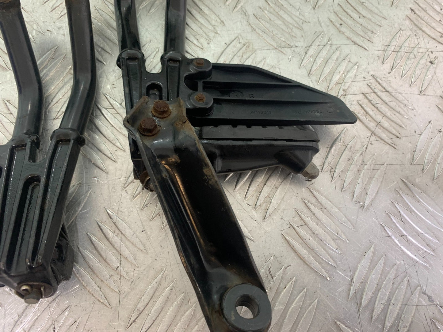 KTM DUKE 125 REAR HANGER AND PEGS   YEAR 2017-2022 (CMB1222)