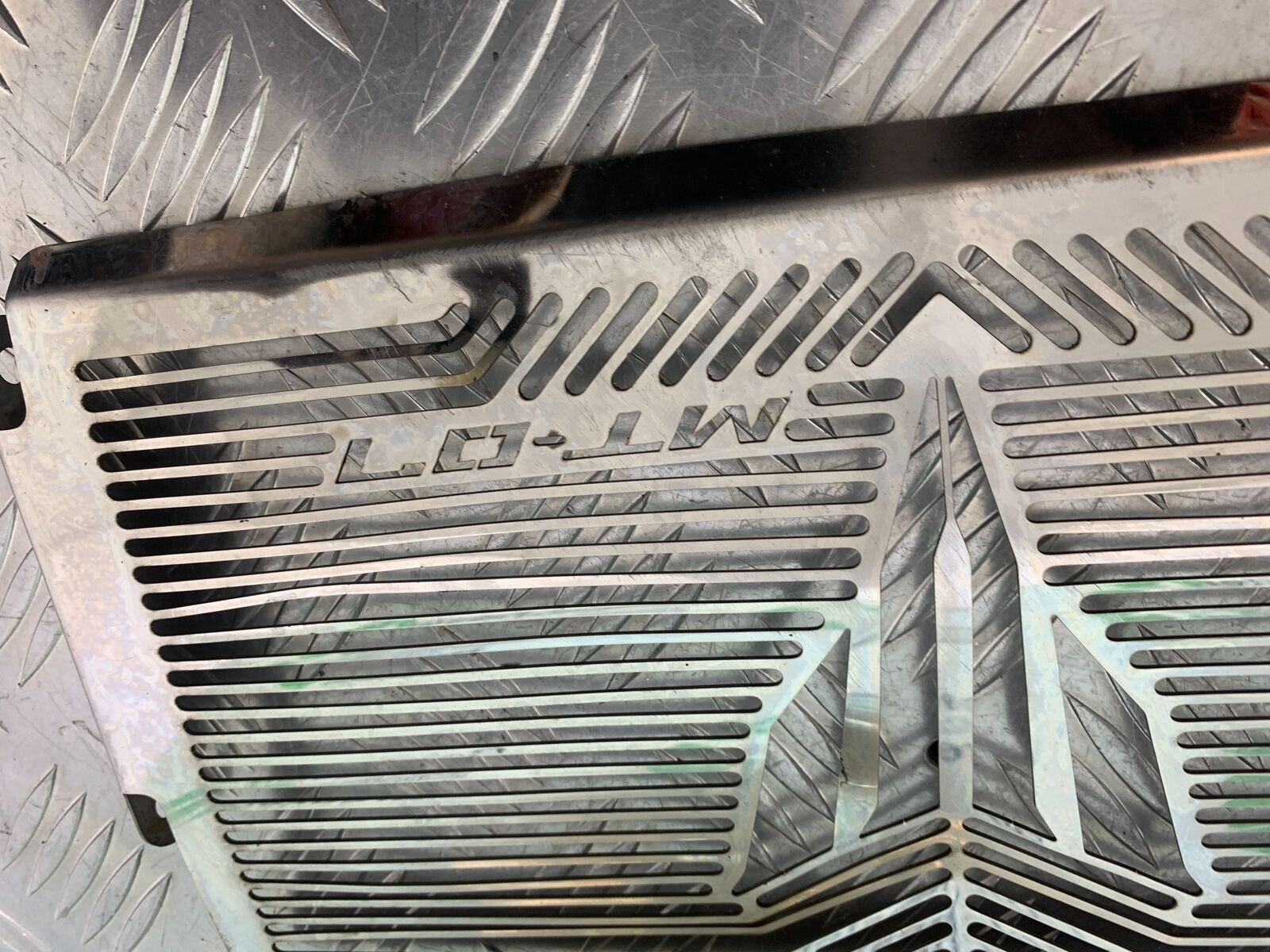 YAMAHA MT07 MT-07 CHROME RADIATOR GRILL  YEAR 2014 (STOCK 995)