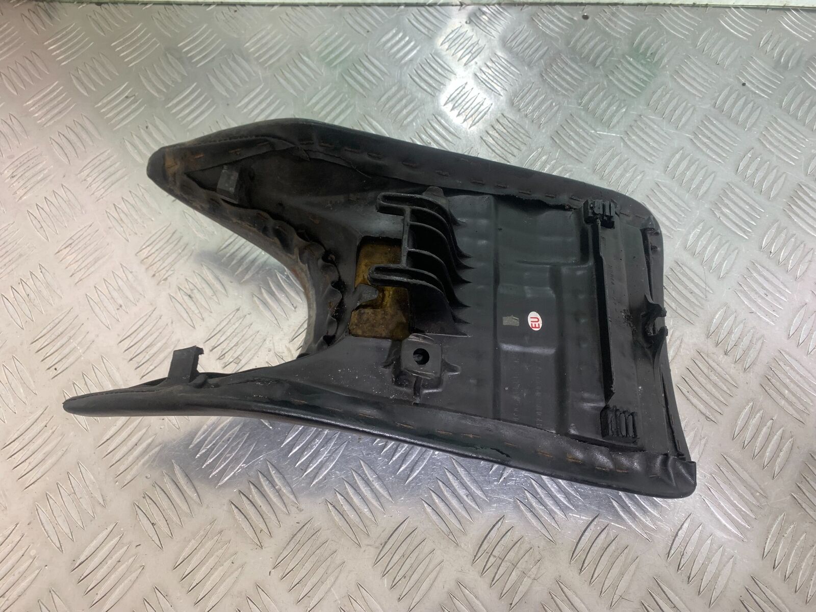 HONDA CBR125 CBR 125 FRONT SEAT  YEAR 2004-06  (CMB1040)
