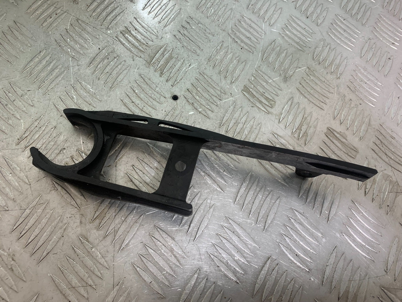 YAMAHA YZF R1 CHAIN GUIDE  YEAR 2004-2006 (CMB1155)