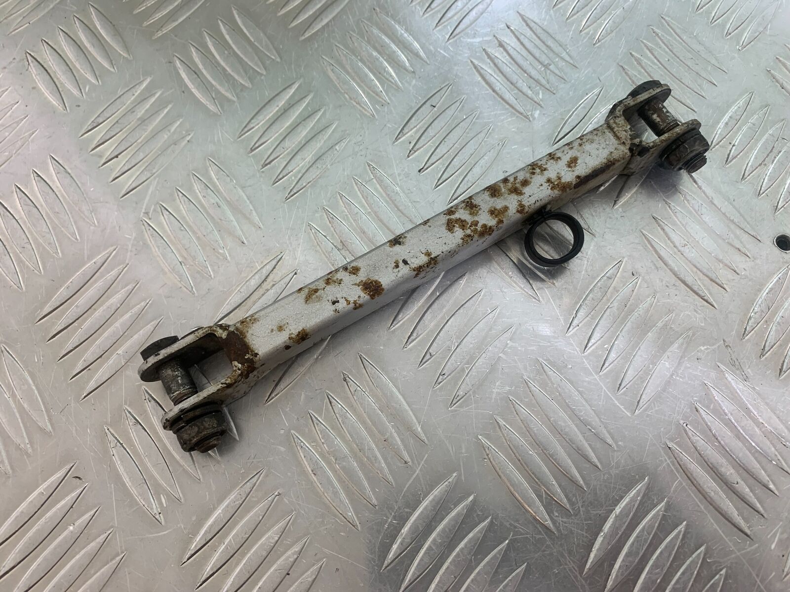 KAWASAKI ZR 750 ZEPHYR REAR BRAKE ARM YEAR 1991-95 (CMB1008)