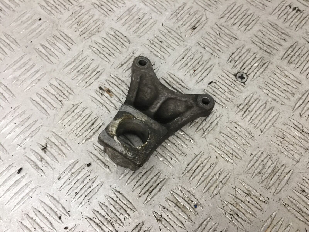 SUZUKI GSXR750 GSXR 750 SRAD REAR CALIPER BRACKET   YEAR 1999 (STOCK 880)