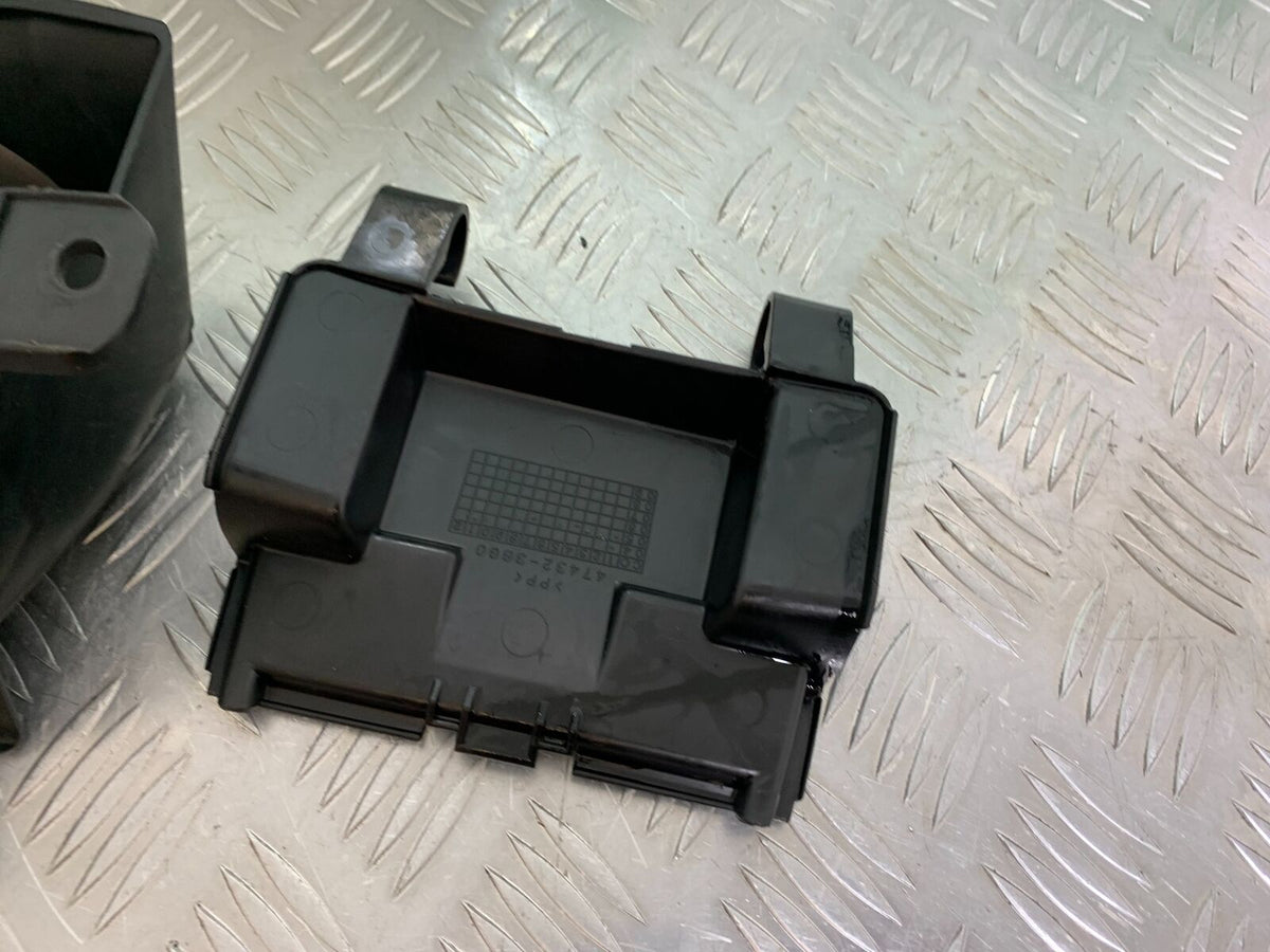 SUZUKI GSF650 GSF 650 TOOL BOX HOLDER  YEAR 2005-06  (CMB1028)