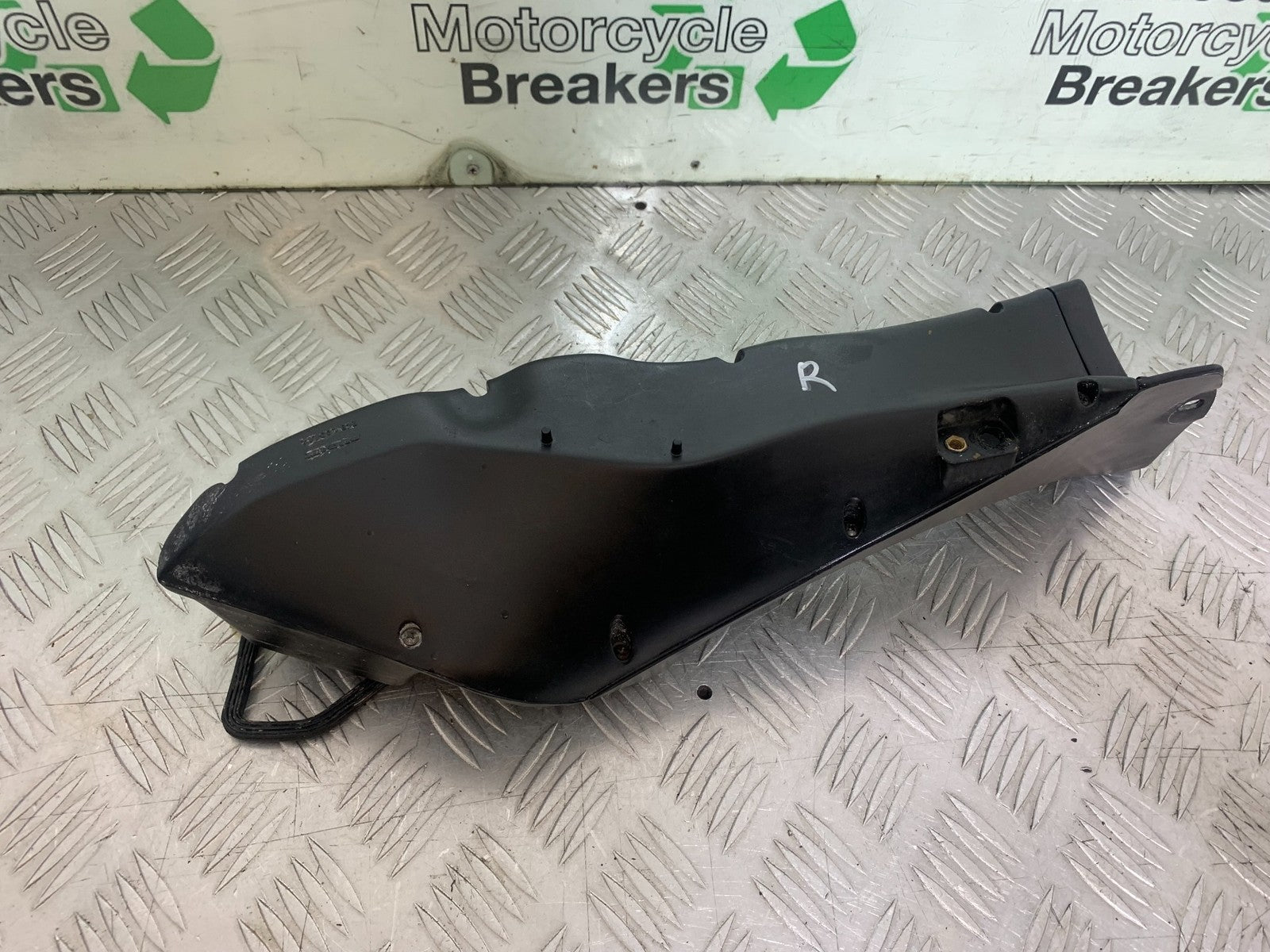 DUCATI 996 SPS 748 916 998 RIGHT AIR TUBE  1999-2000 (CMB1209)