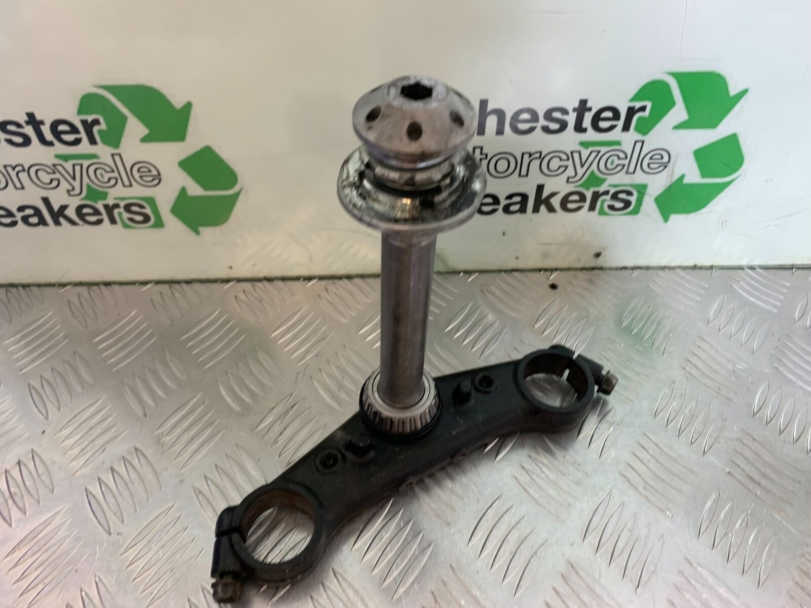 HONDA CBR1100 BLACKBIRD BOTTOM YOKE  YEAR 1996-1998 (CMB1017)