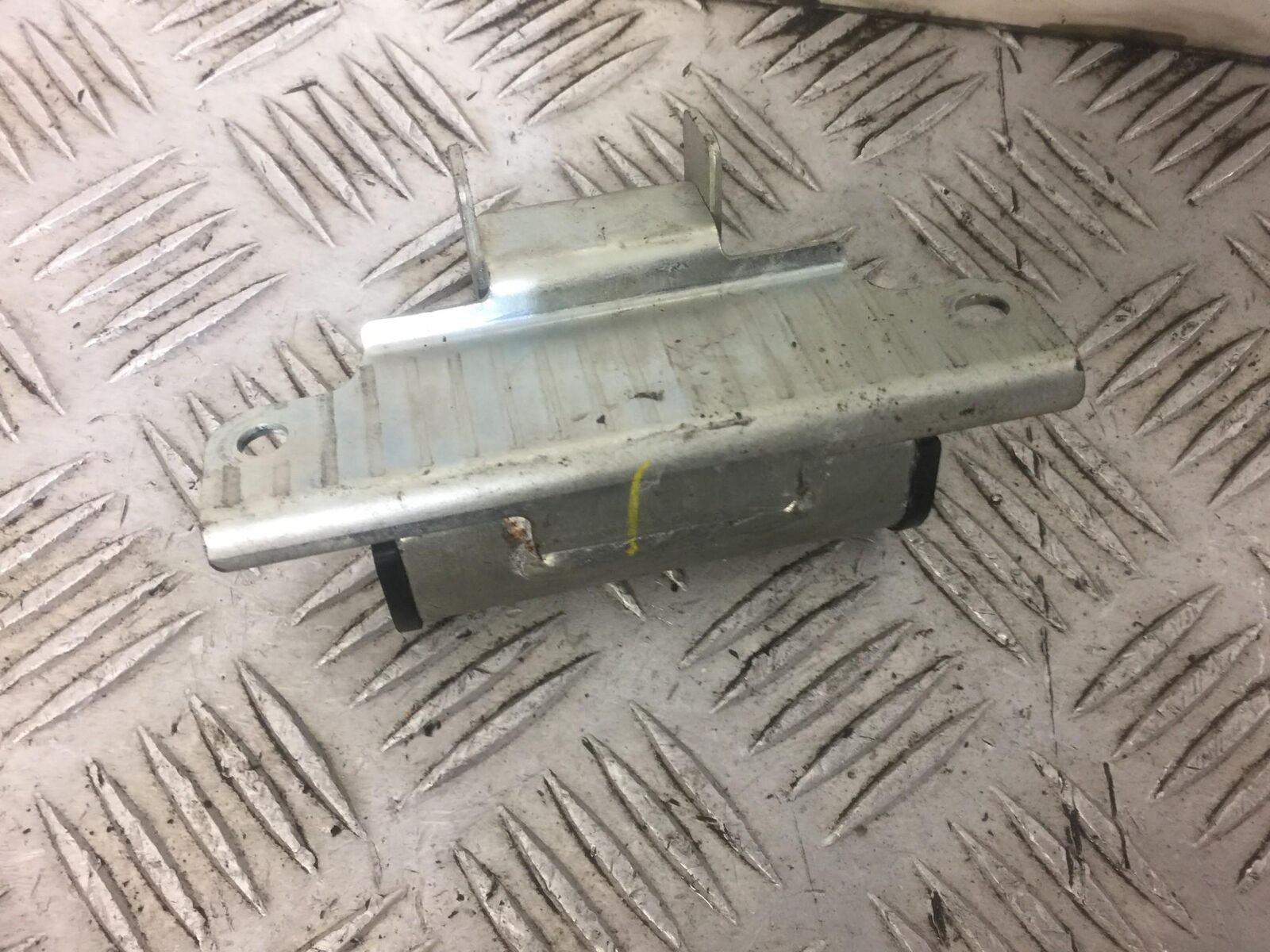 YAMAHA XJ6 XJ6-S TANK BRACKET  YEAR 2010 (STOCK 383)