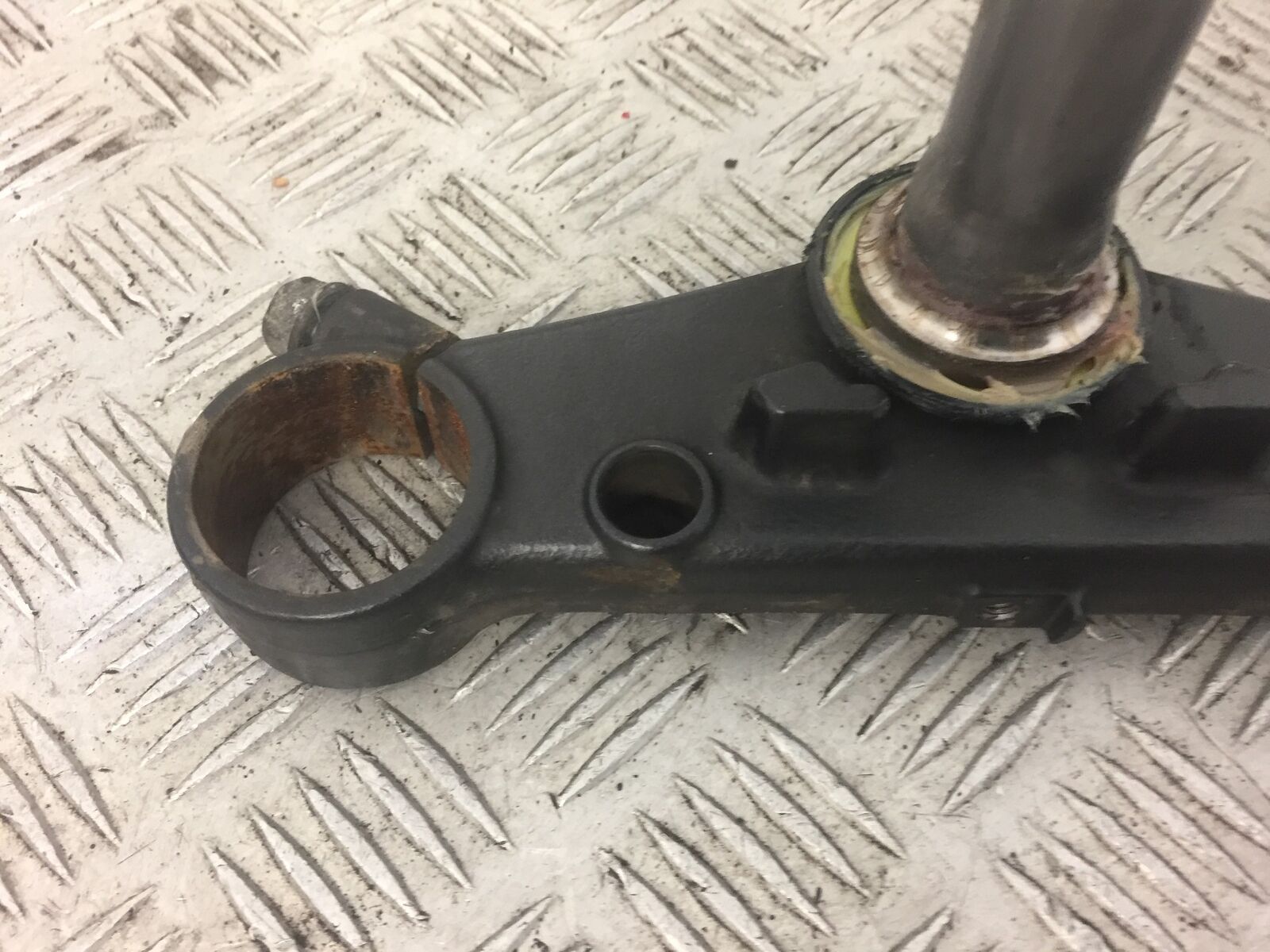 HONDA CBR 500 R  CBR500 R BOTTOM YOKE  YEAR 2014  (STOCK 392)