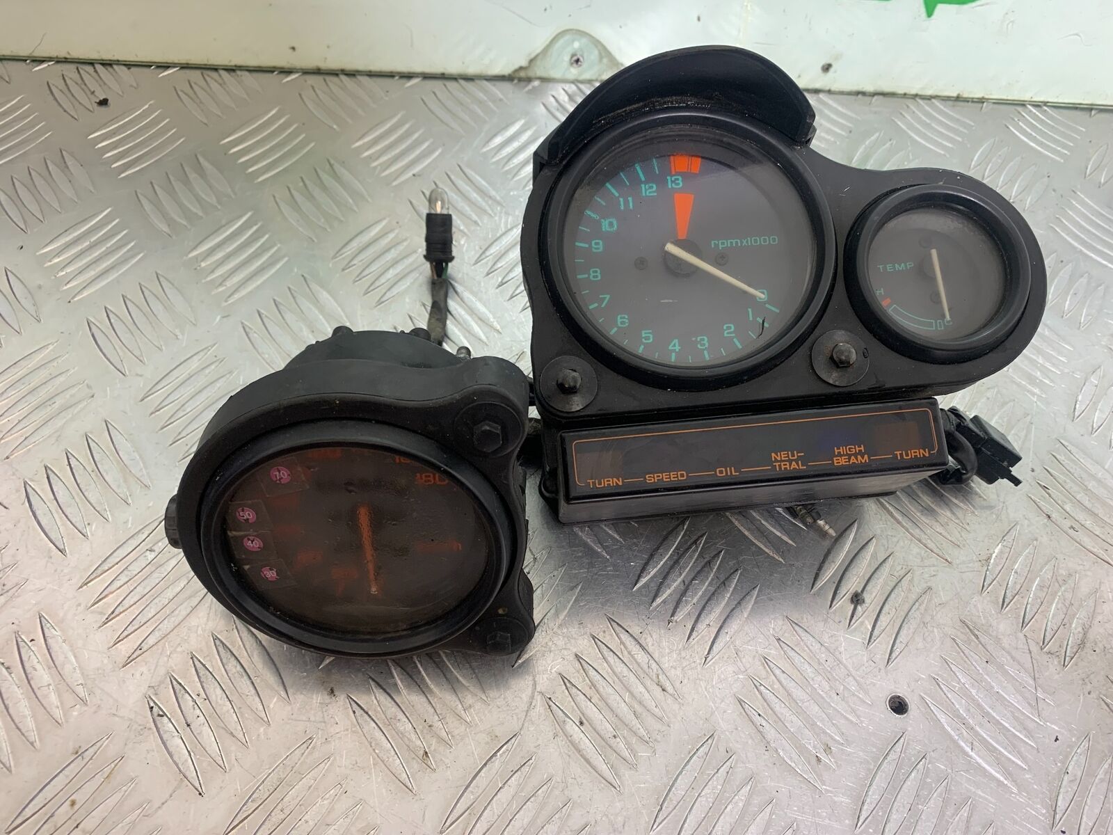HONDA VFR400 VFR 400 NC21 CLOCKS SPEEDO DASH  YEAR 1986-87 (CMB1043)
