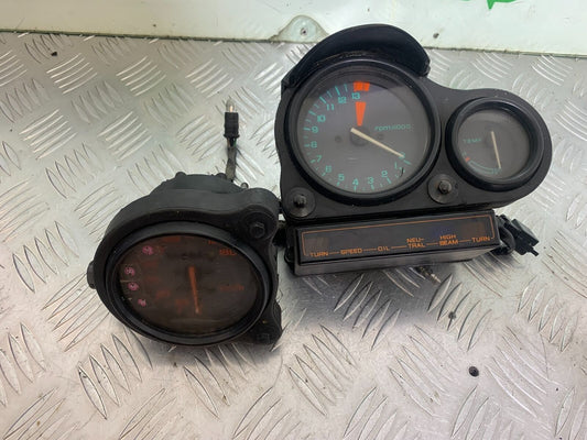 HONDA VFR400 VFR 400 NC21 CLOCKS SPEEDO DASH  YEAR 1986-87 (CMB1043)