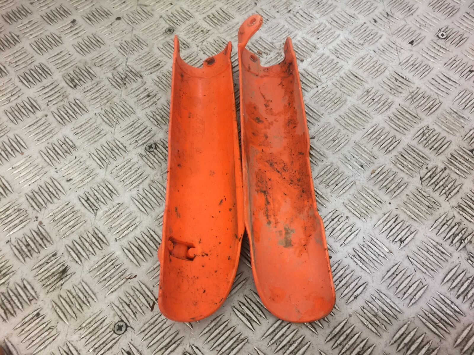 KTM450 KTM 450 EXC FORK GUARDS   YEAR 2004 (STOCK 520)