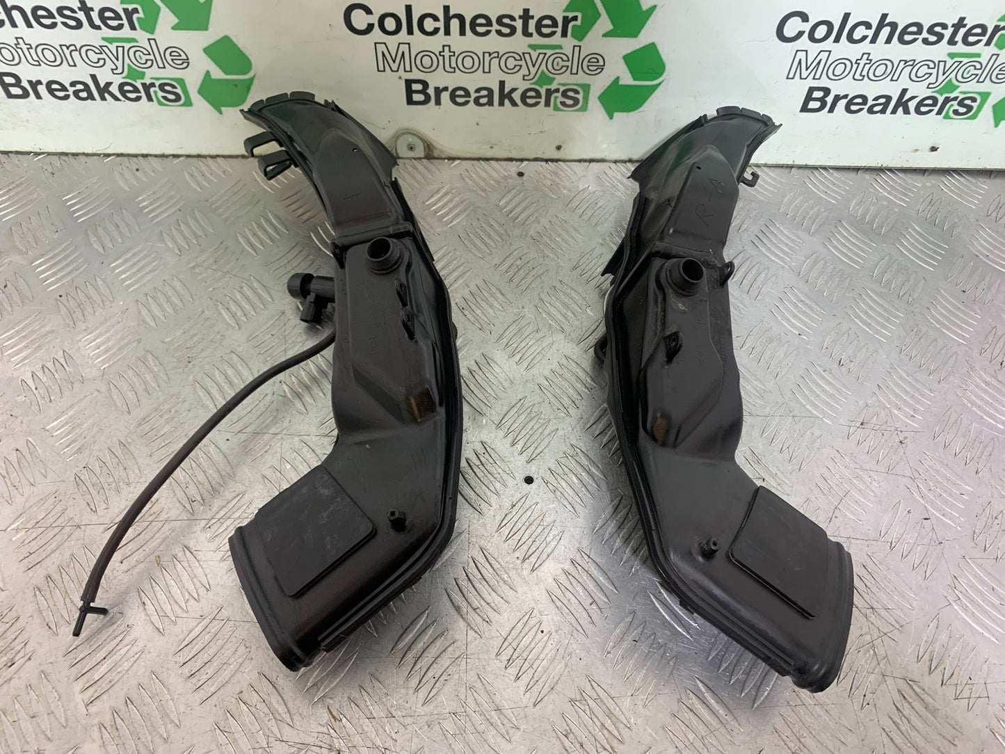 HONDA CBR1000 RR CBR1000 FIREBLADE LEFT AND RIGHT AIR DUCTS 2008-2011 (CMB1179)