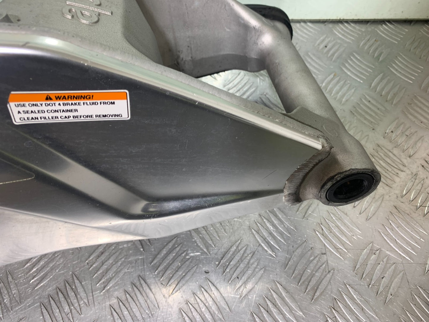 APRILIA RSV4 FACTORY SWINGARM  YEAR 2009-2012 (CMB1224)
