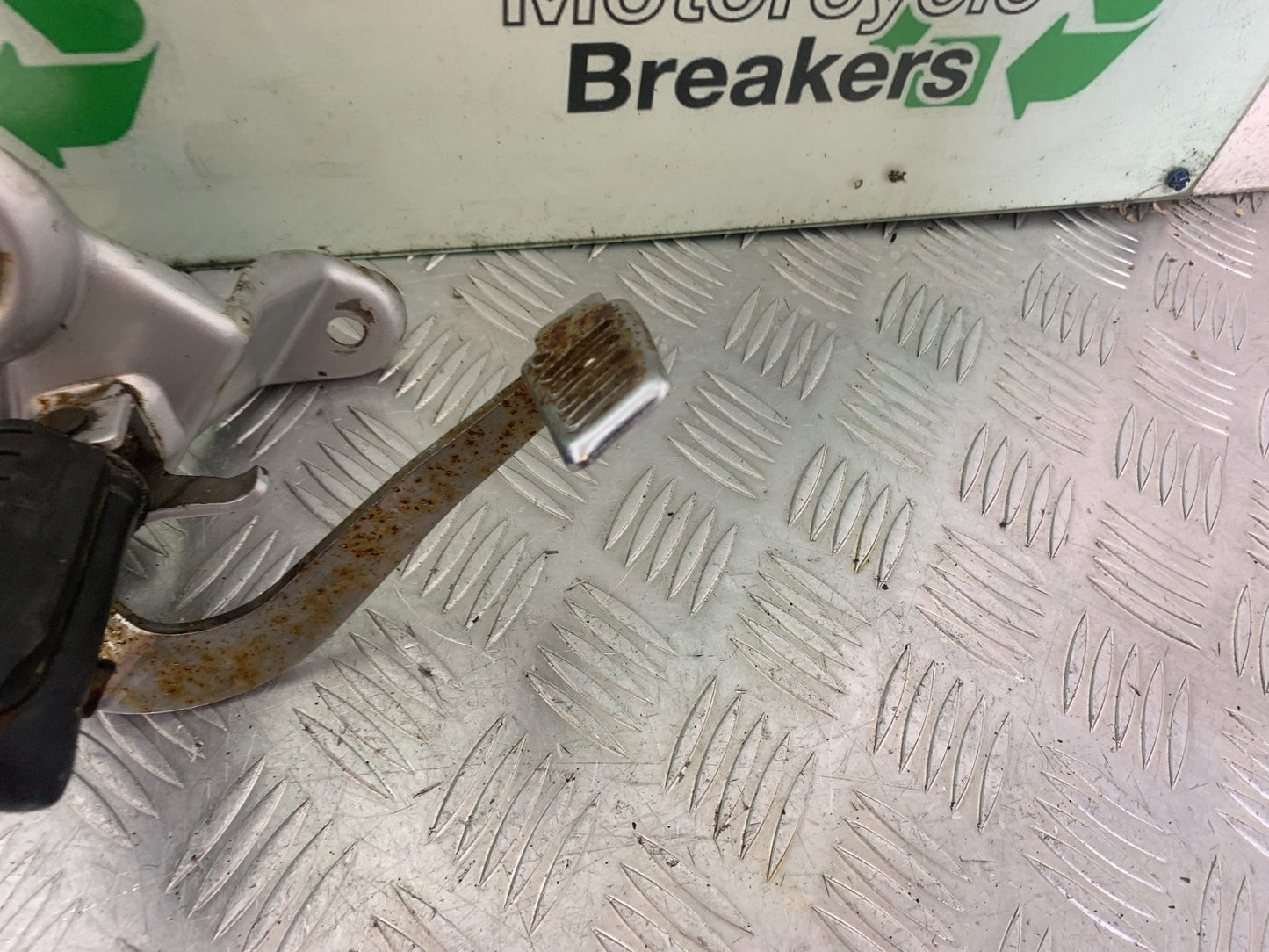 HONDA CBF125 CBF 125 FRONT RIGHT HANGER  YEAR 2009-14  (CMB1172)