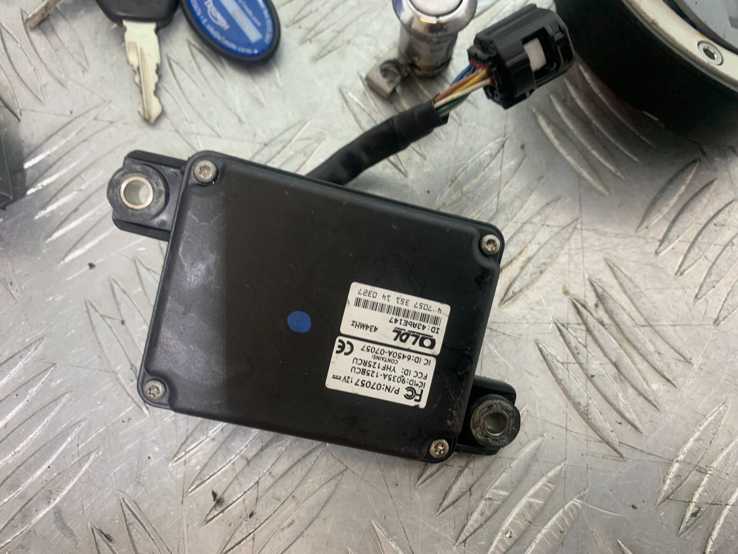 TRIUMPH 675 STREET TRIPLE ECU LOCKS KEYS  2013-2016 (CMB1186)
