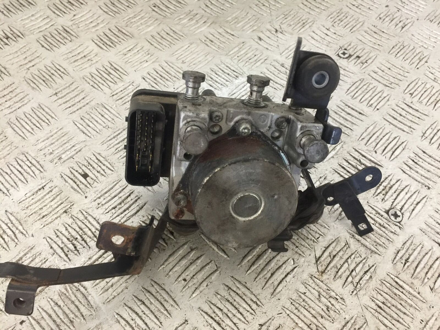 TRIUMPH TROPHY 1215 SE ABS PUMP   2012-2017 (STOCK 740)