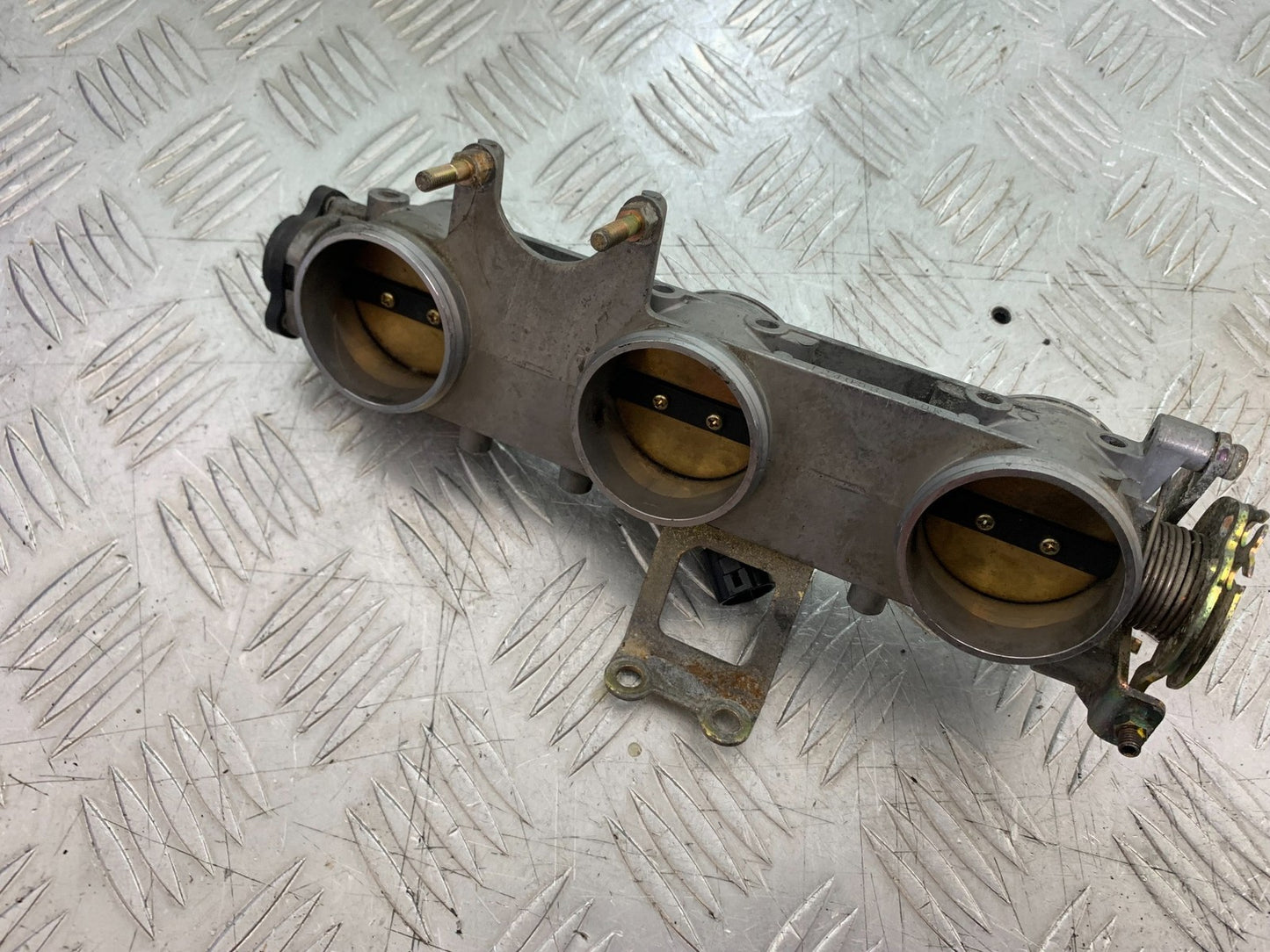 TRIUMPH 955i DAYTONA THROTTLE BODIES  YEAR 2002-2006 (CMB1229)