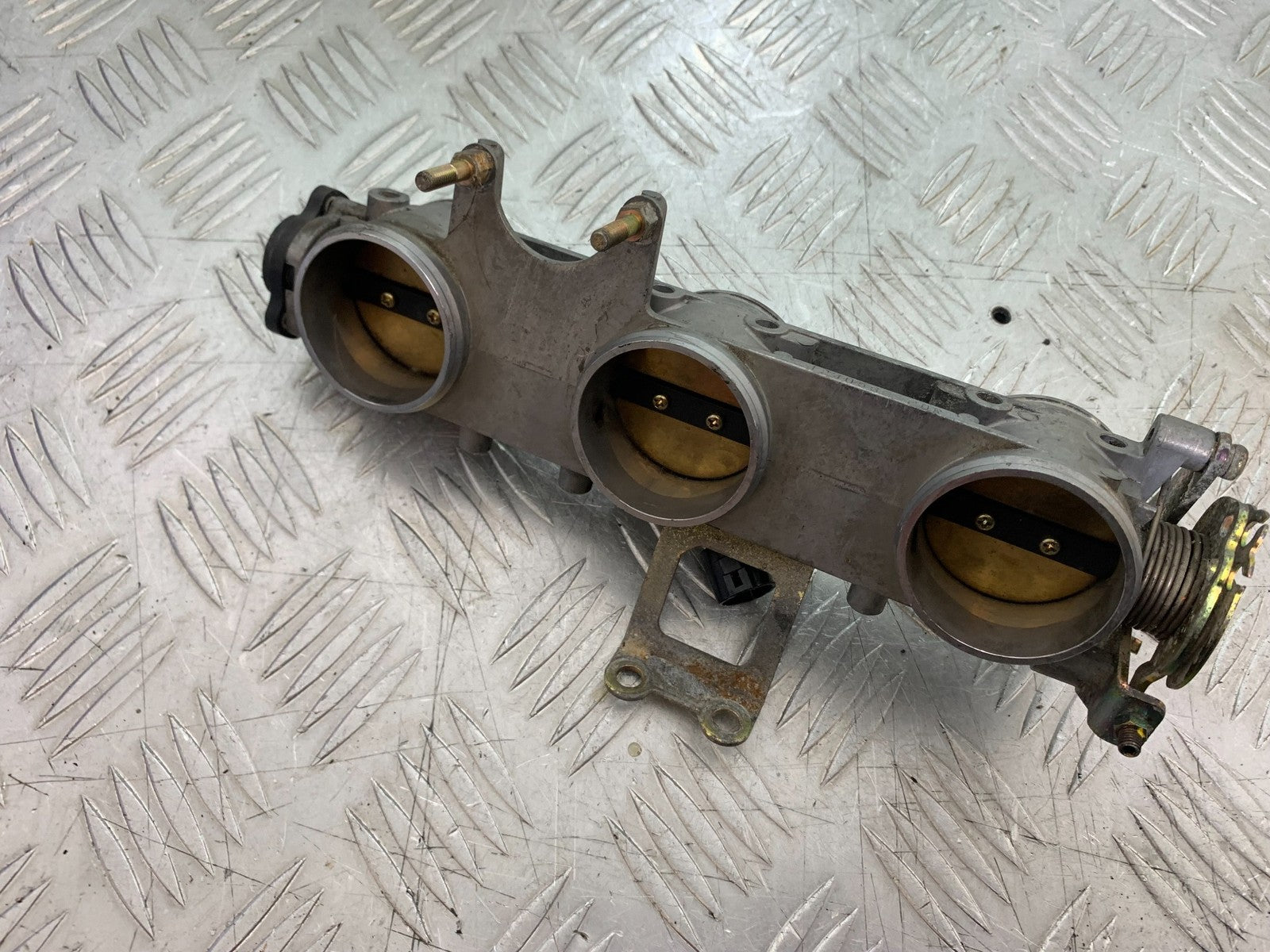 TRIUMPH 955i DAYTONA THROTTLE BODIES  YEAR 2002-2006 (CMB1229)