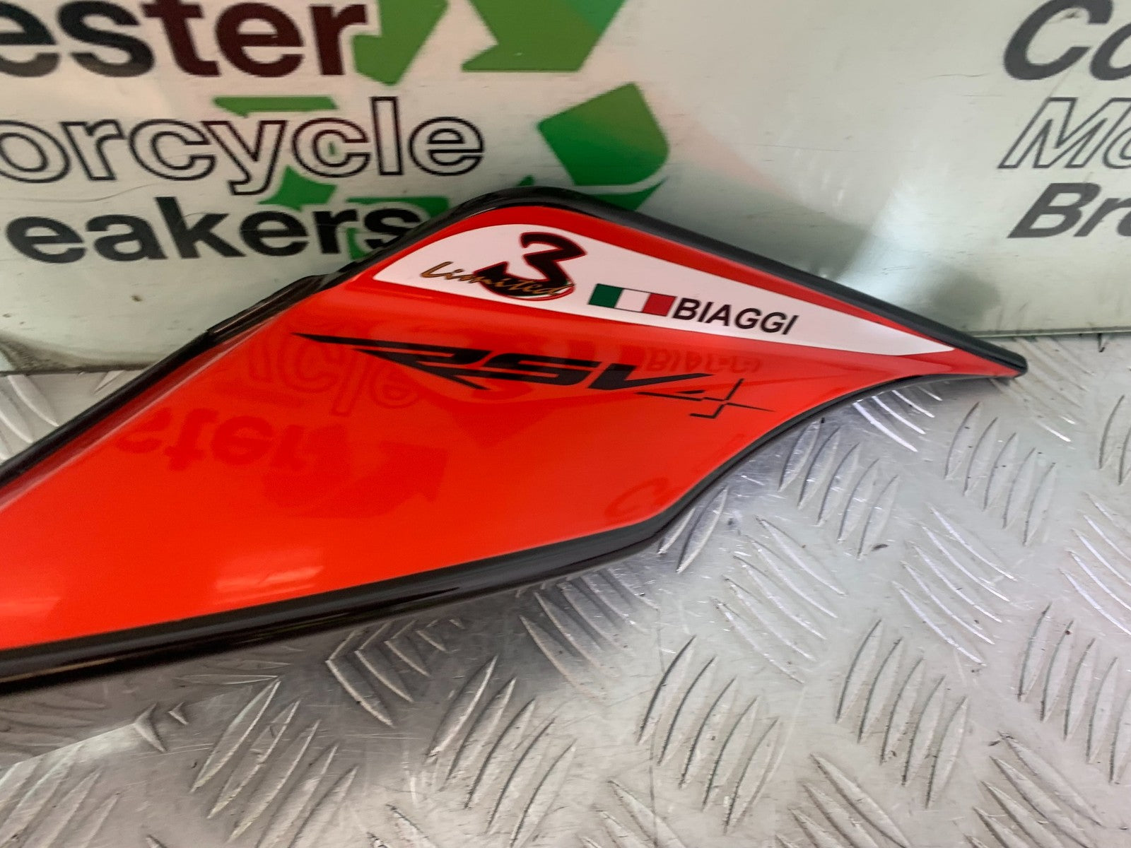 APRILIA RSV4 FACTORY LEFT SEAT PANEL  YEAR 2009-2012 (CMB1224)