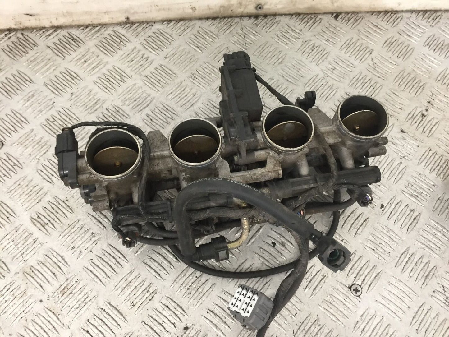 KAWASAKI Z750 Z 750 THROTTLE BODIES  YEAR 2004-2006  (STOCK 871)