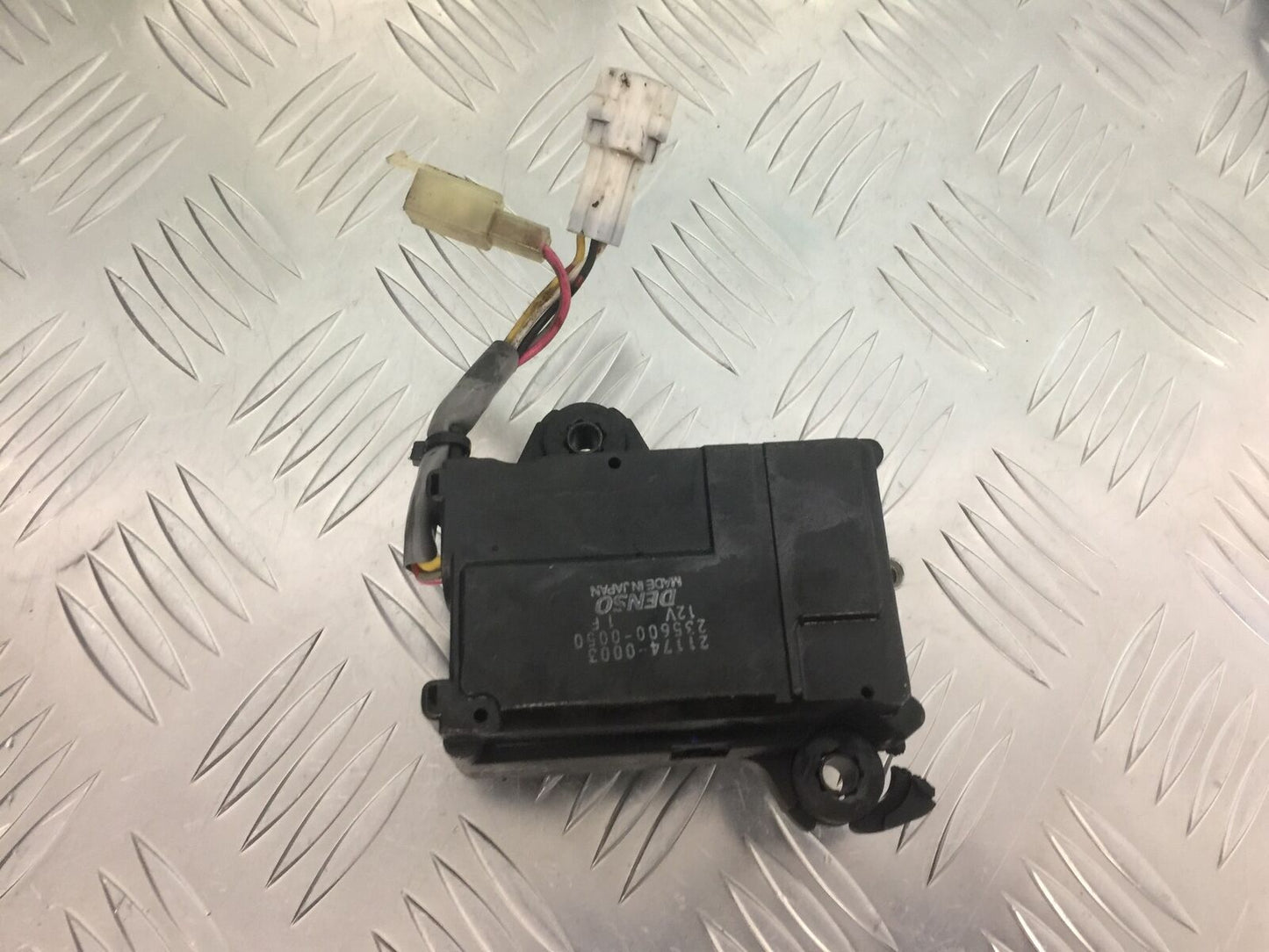 KAWASAKI ZX10R ZX10 R SERVO MOTOR  YEAR 2004-2005 (STOCK 932)