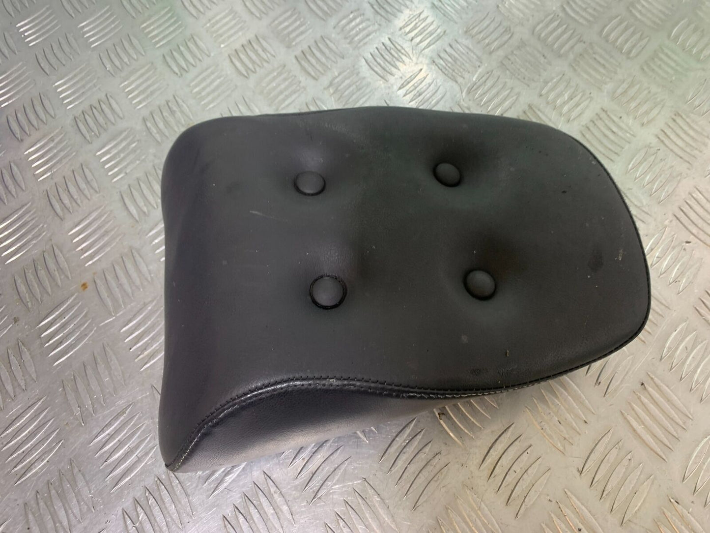 SUZUKI VS1400 VS 1400 INTRUDER REAR SEAT   YEAR 1988 (CMB1077)