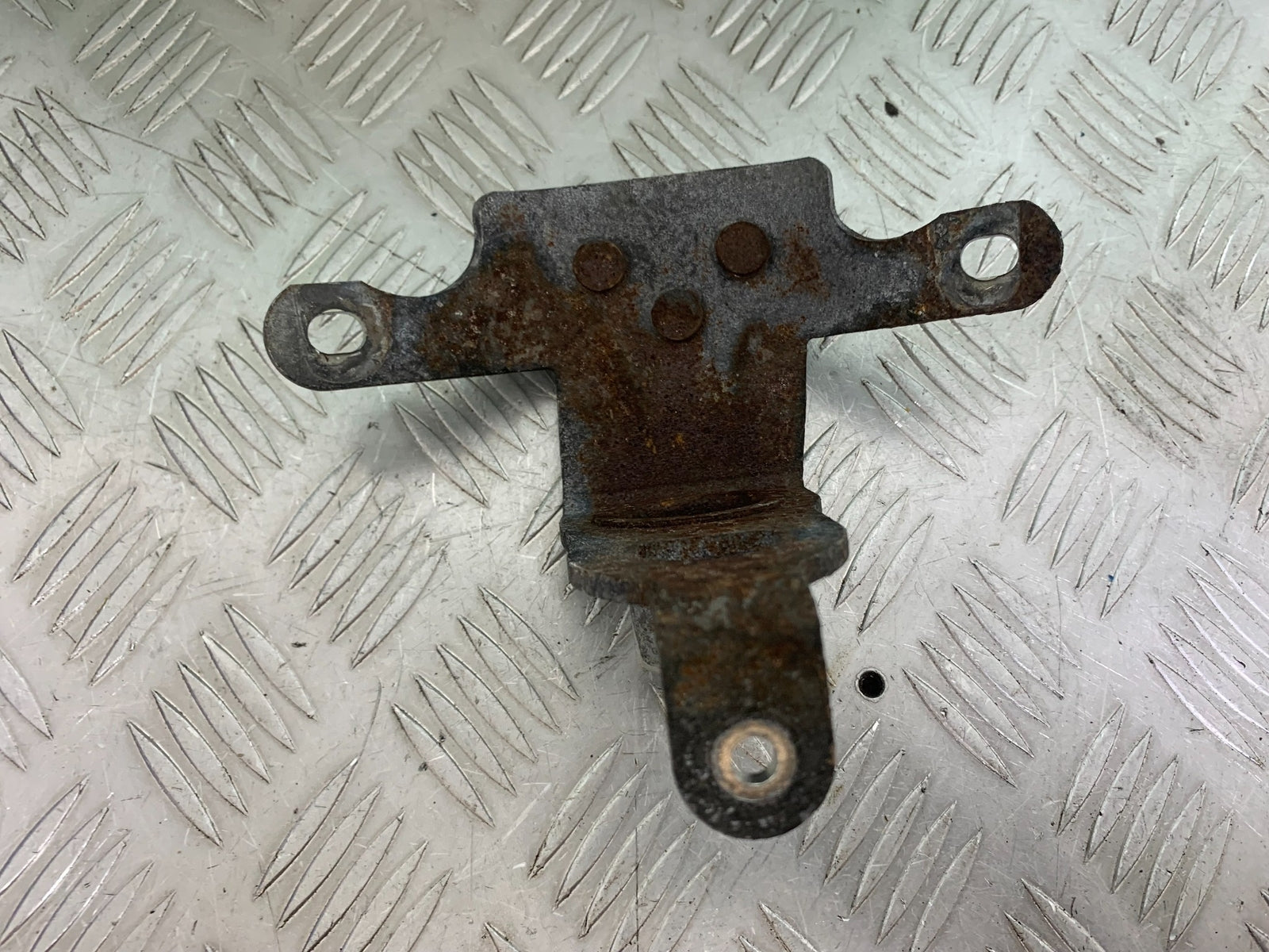 HARLEY DAVIDSON FXS BLACKLINE 1585 ENGINE BRACKET YEAR 2012 (CMB1147)
