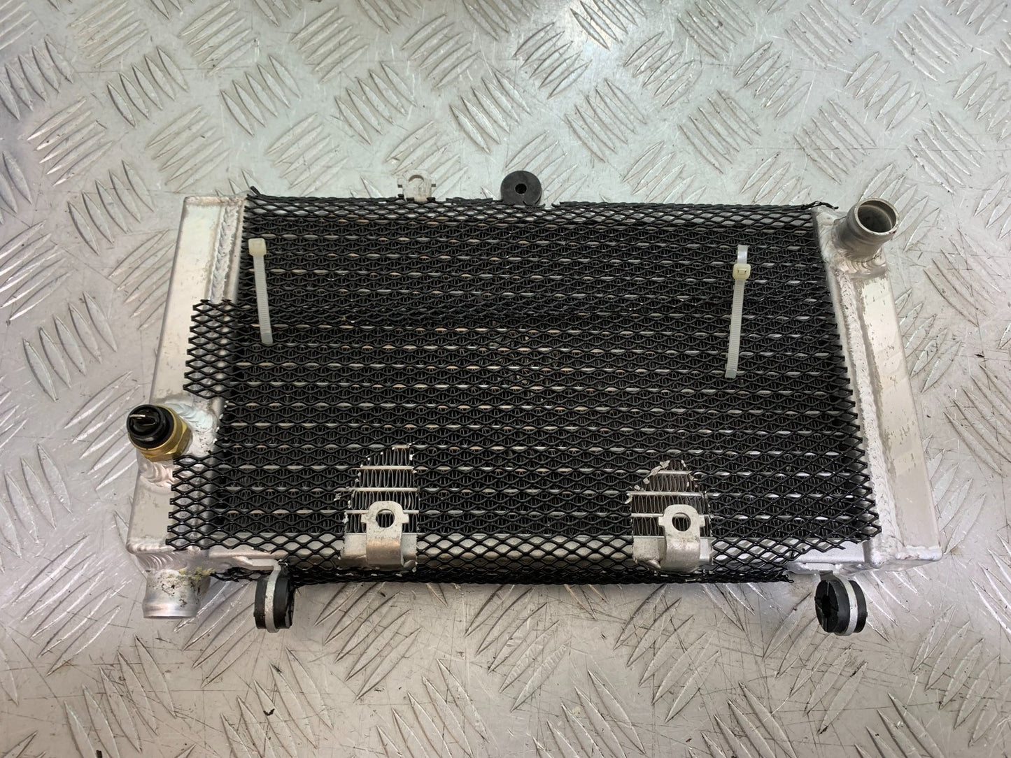 HONDA CBF500 CBF 500 RADIATOR   YEAR 2004-2008  (CMB1294)